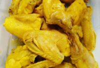 Ungkep ayam kuning