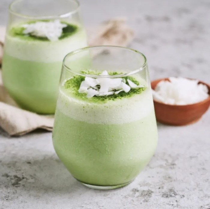 Smoothie matcha kelapa