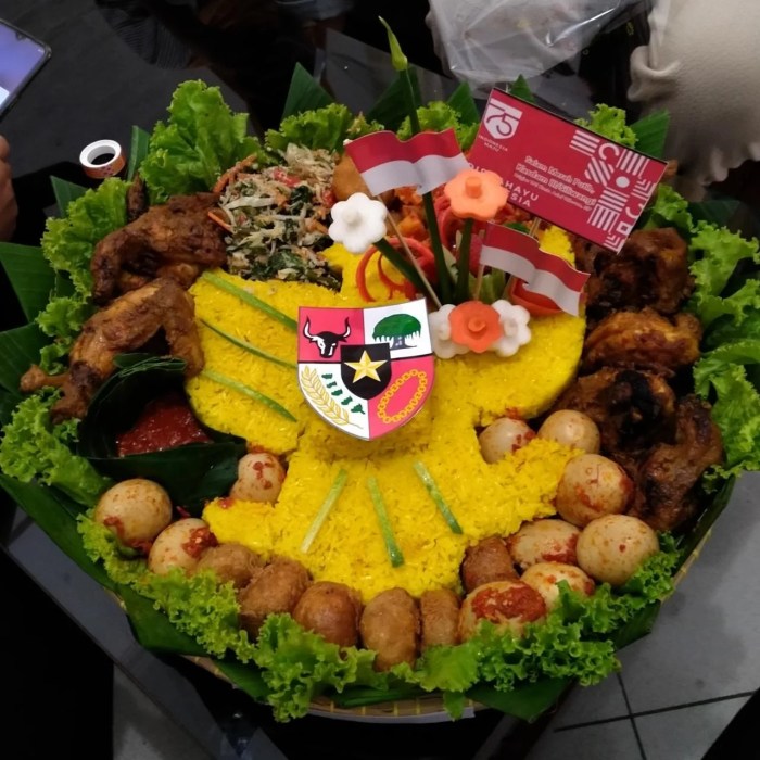 Tumpeng kembar kemerdekaan