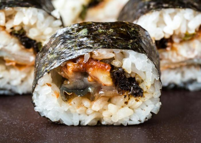 Asparagus sushi