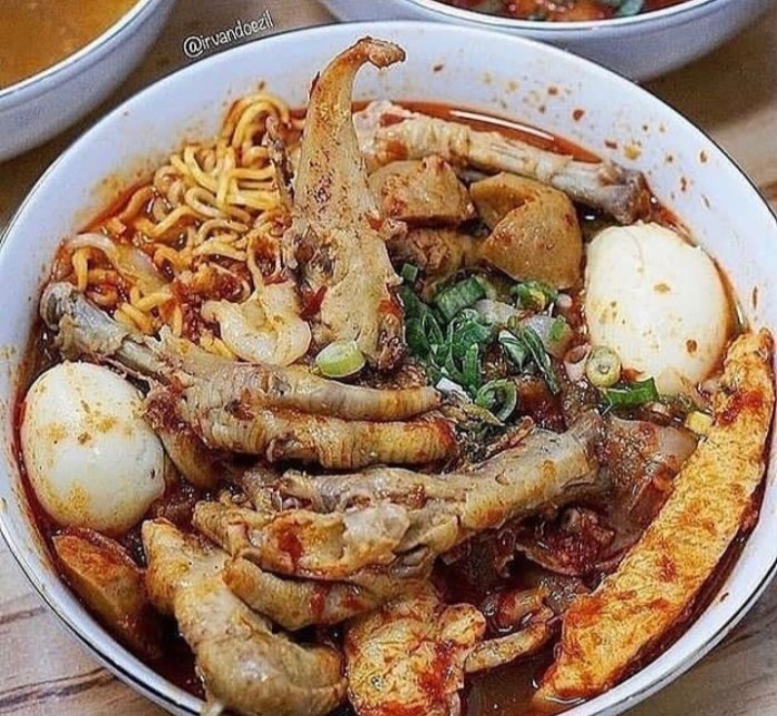 Seblak basah ceker ayam bakso