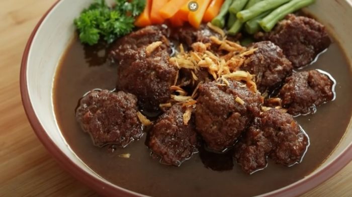 Spaghetti bola daging