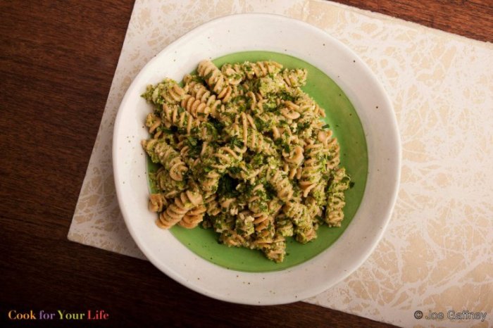 Fusili kelapa brokoli pesto