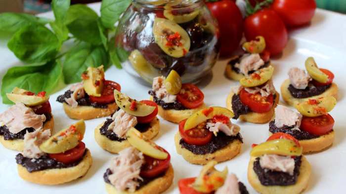 Tuna canape appetizer