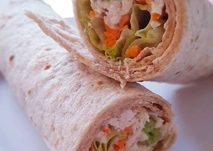 Chicken wraps veggie with mayo