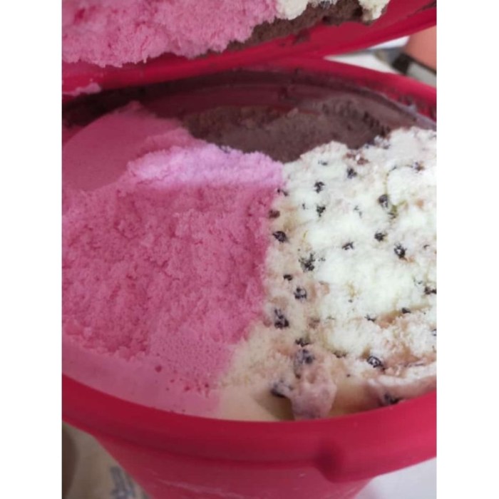 Es krim kelapa dengan cherry almond