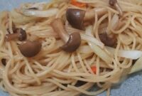 Spageti kacang hijau panggang dan jamur