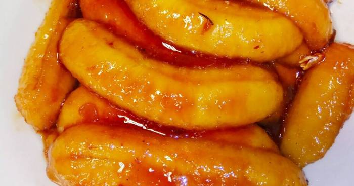 Pisang karamel saus santan ala