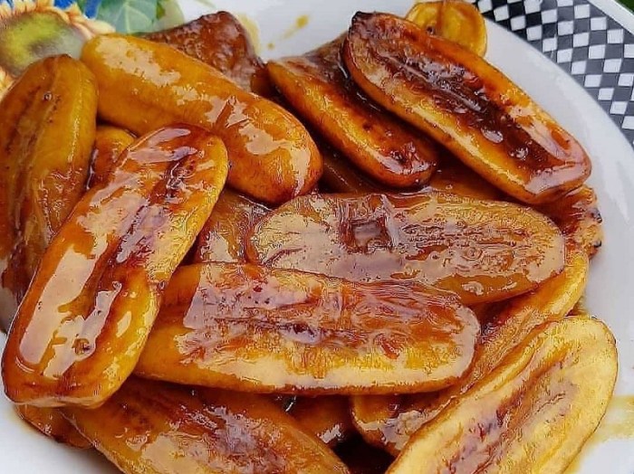 Pisang karamel saus santan ala