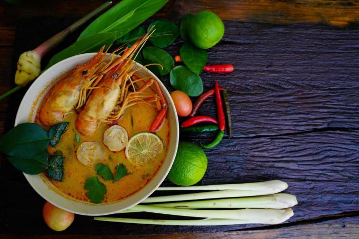 Tom yum seafood